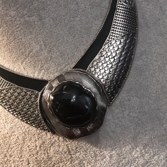 🆕 Gorgeous necklace and earrings set. - Picture 5 of 11